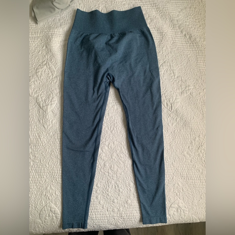 CUTEST SCRUNCH LEGGINGS EVER !!! Scrunch Leggings silky feeling.